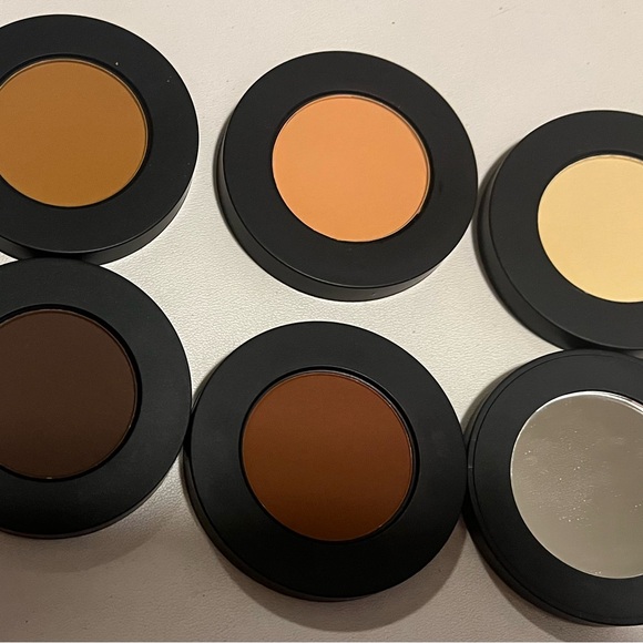 Melt cosmetic stack eyeshadow palette - Picture 3 of 3